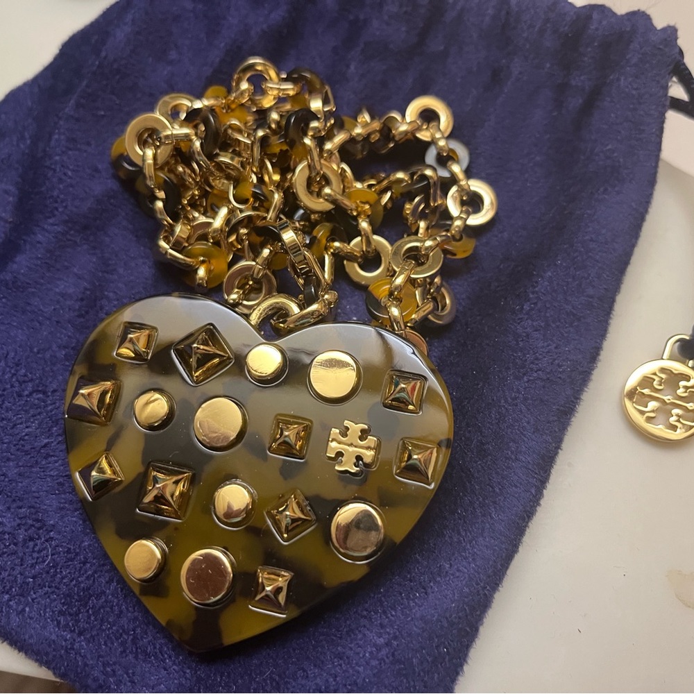 Tory Burch : Tortoise shell Heart Pendant